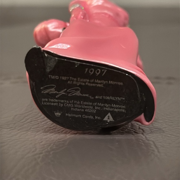 *Vintage* Hallmark | Marilyn Monroe Keepsake  New Collector Series Ornament-1997 - Picture 5 of 11